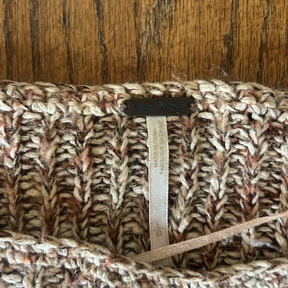 Free People Chunky Knit Scoop Neck Sweater size Large - Picture 4 of 8